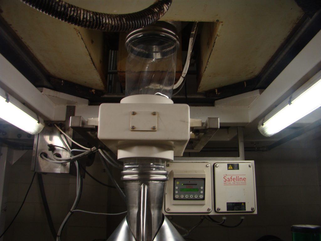 Ống BFM lắp trên Metal detector trong sản xuất ngũ cốc